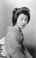 70518-0017 - Woman in Kimono