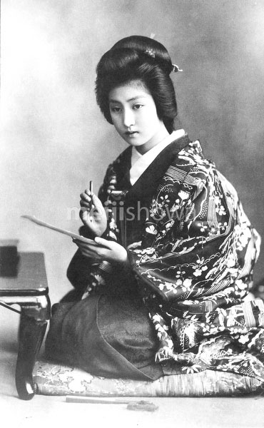 70206-0047 - Woman in Kimono