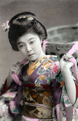 120409-0039 - Woman in Kimono