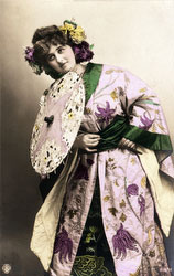 130125-0042 - Western Woman in Kimono