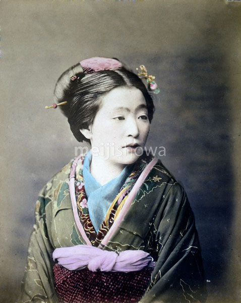 131128-0017 - Woman in Kimono