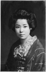 40512-0027 - Woman in Kimono
