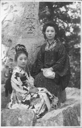 40512-0034 - Woman and Girl in Kimono