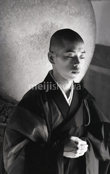 160101-0026-BR - Japanese Buddhist Monk