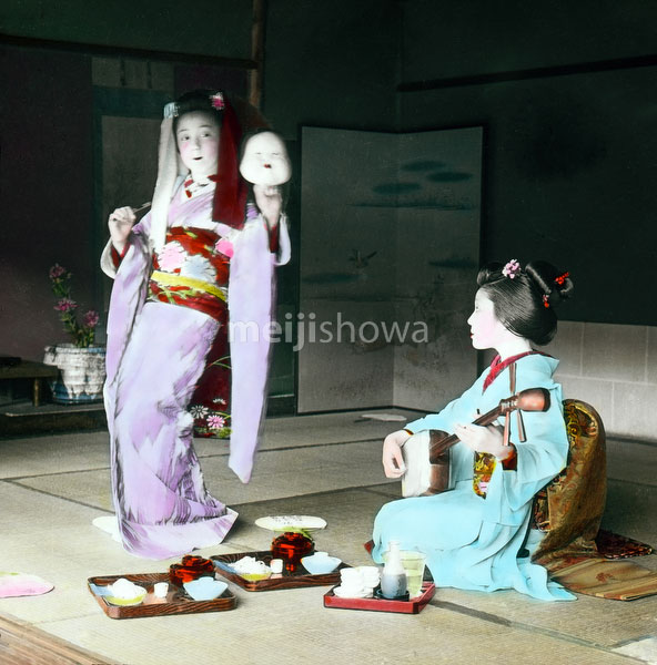 140303-0033 - Dancing Geisha
